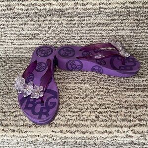BCBG Fairly Women’s Flip Flip Grape Fizz